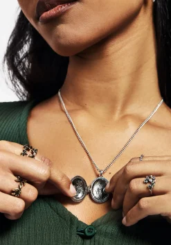 Cerelia Etched Locket Necklace