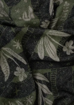 Deception Floral Snake Woven Blanket - Green
