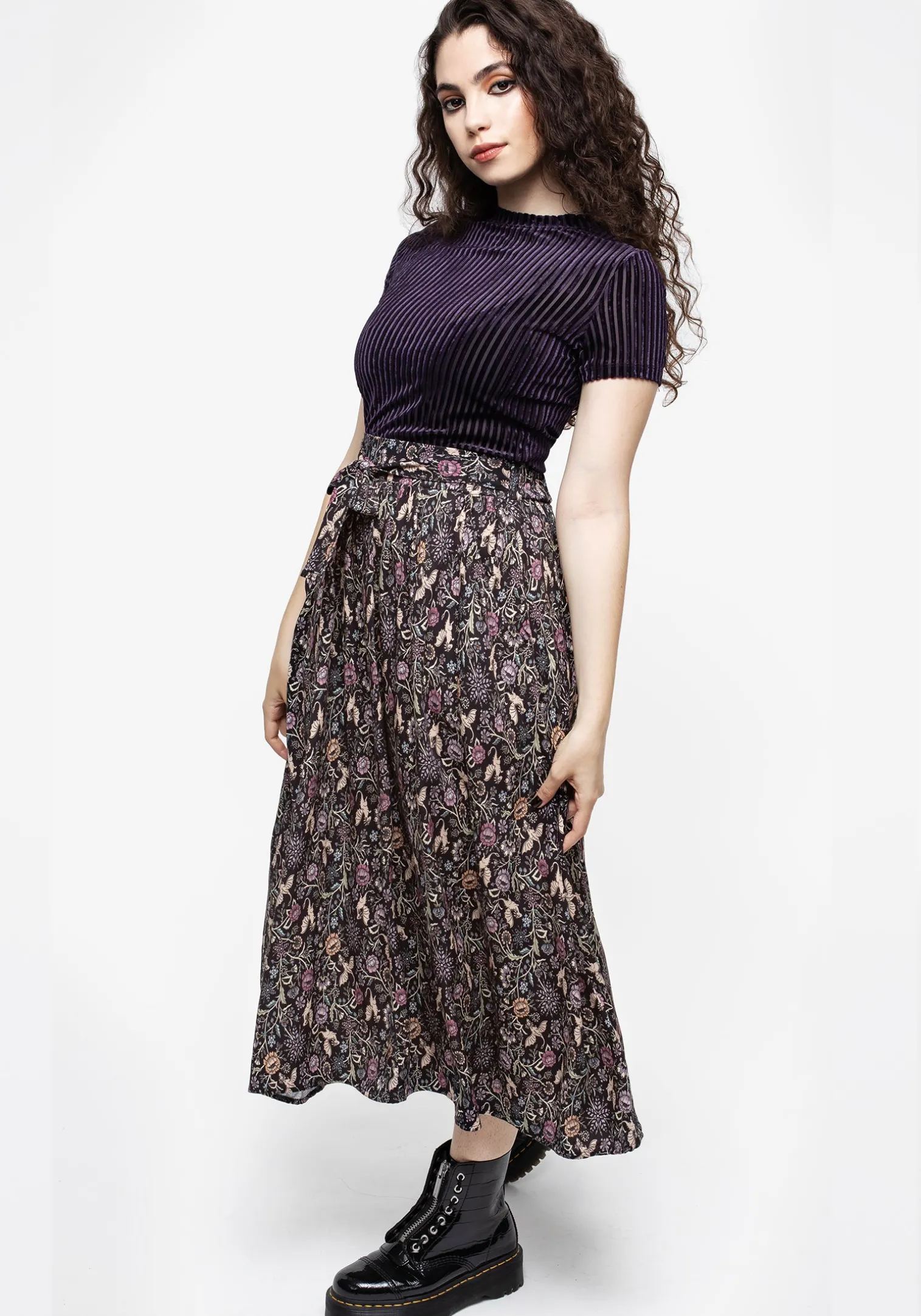Dysnomia Ribbed Velvet Crop Top
