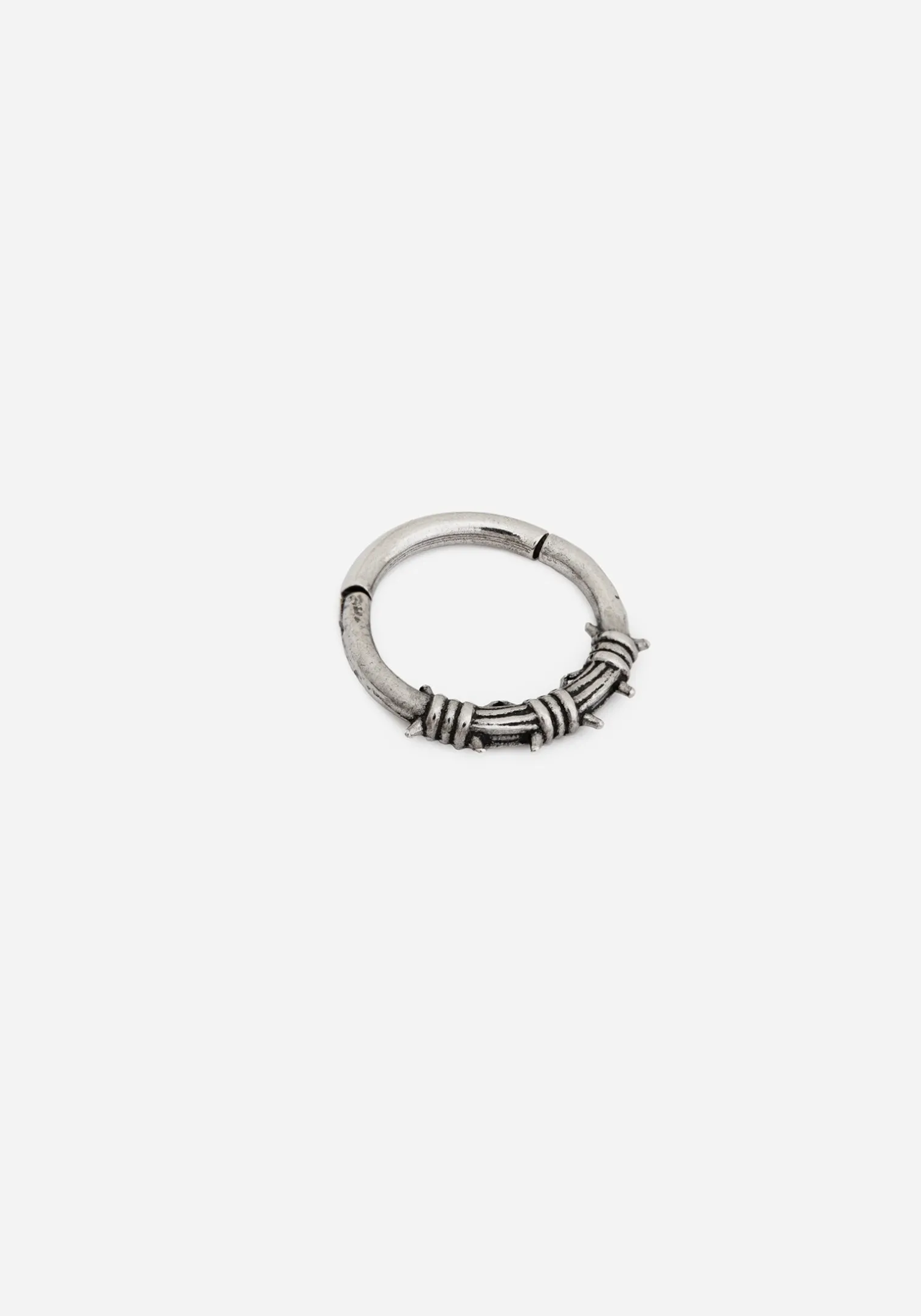 Echo Barbed Septum Piercing