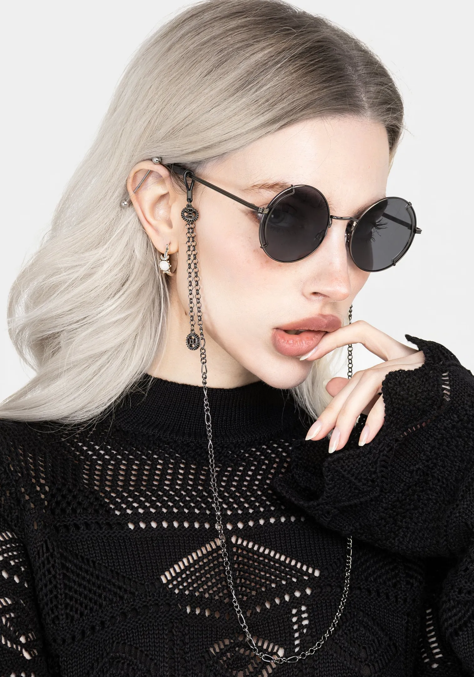 Emilie Round Sunglasses with Chain