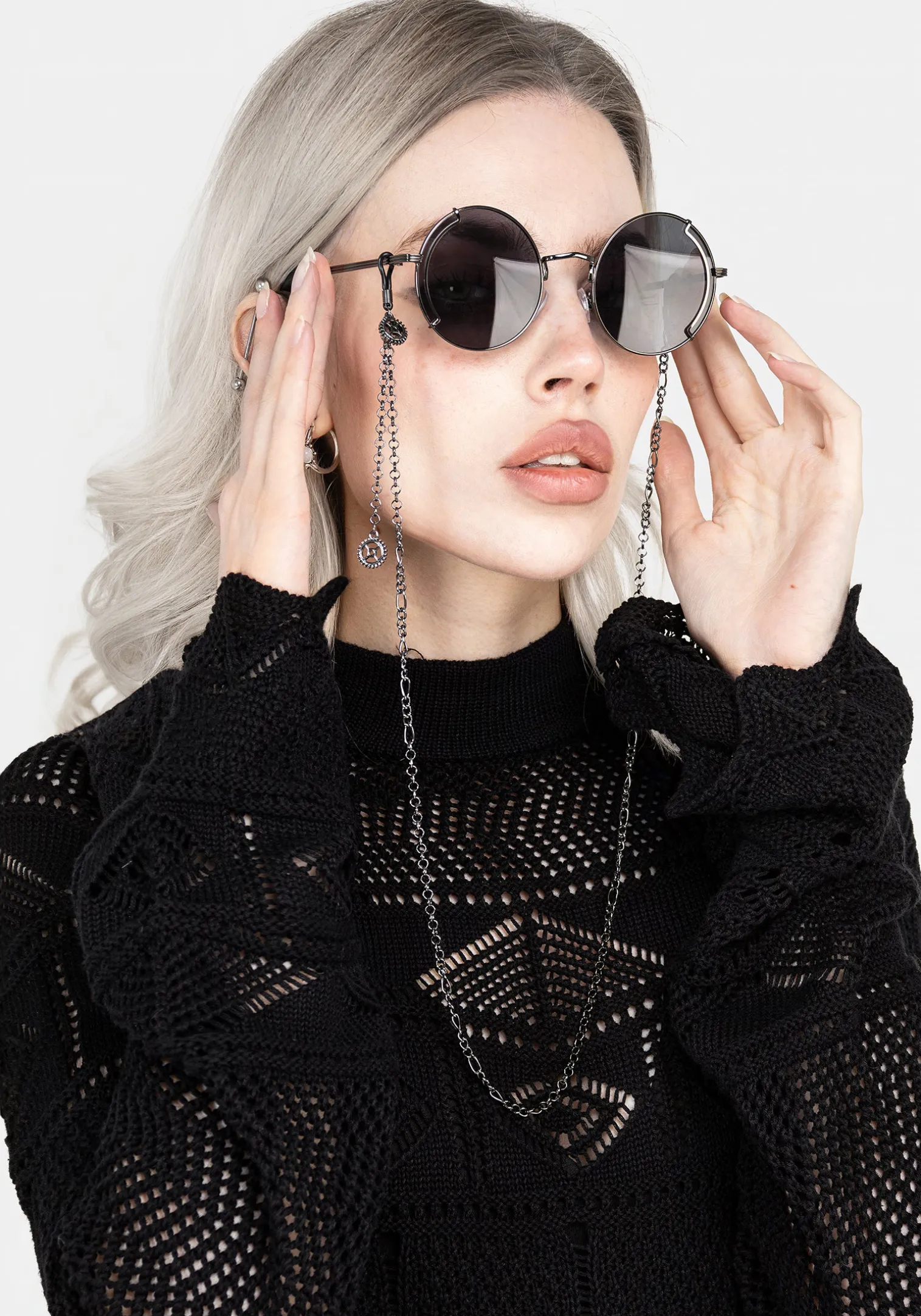 Emilie Round Sunglasses with Chain