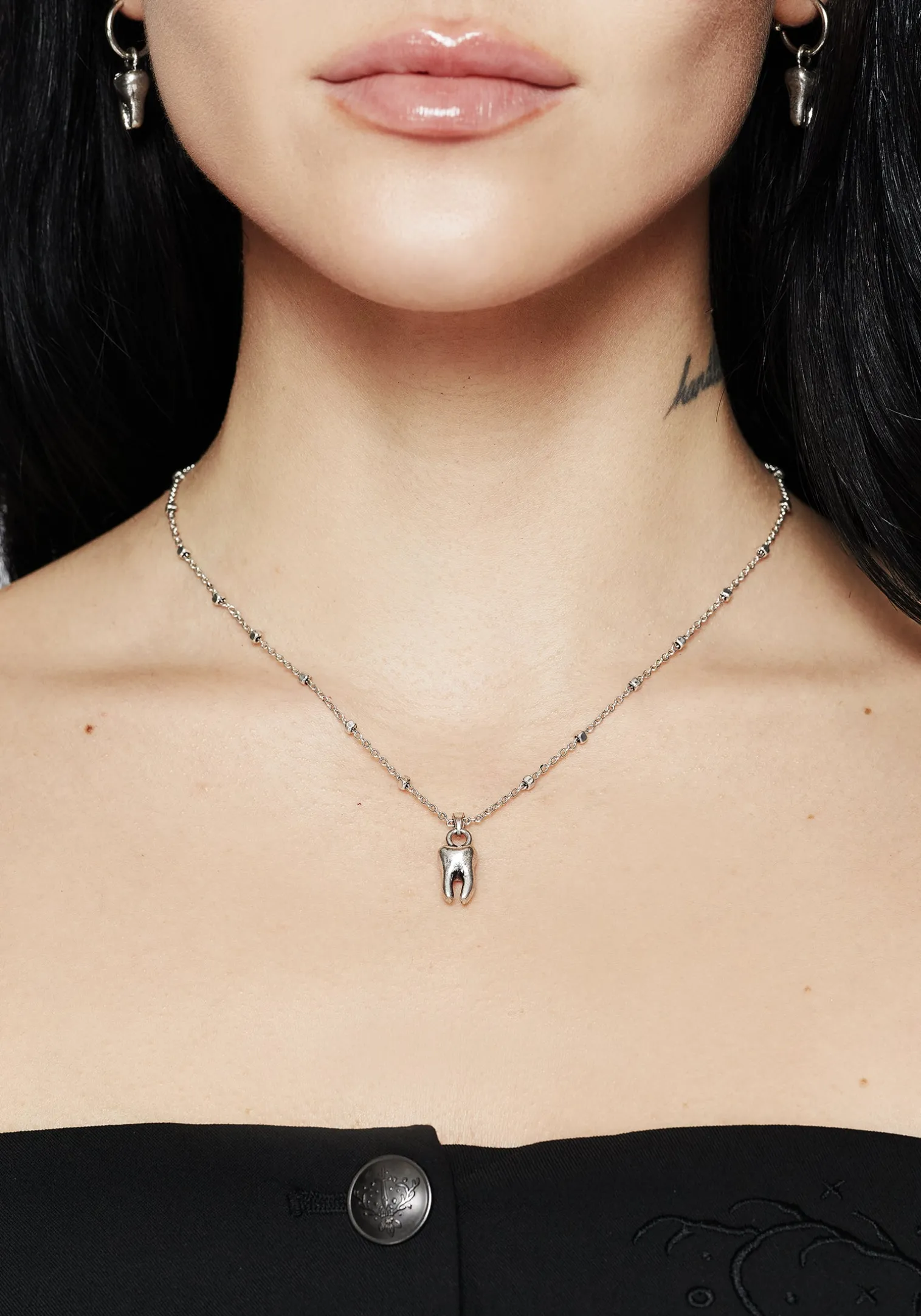 Tooth Pendant Necklace