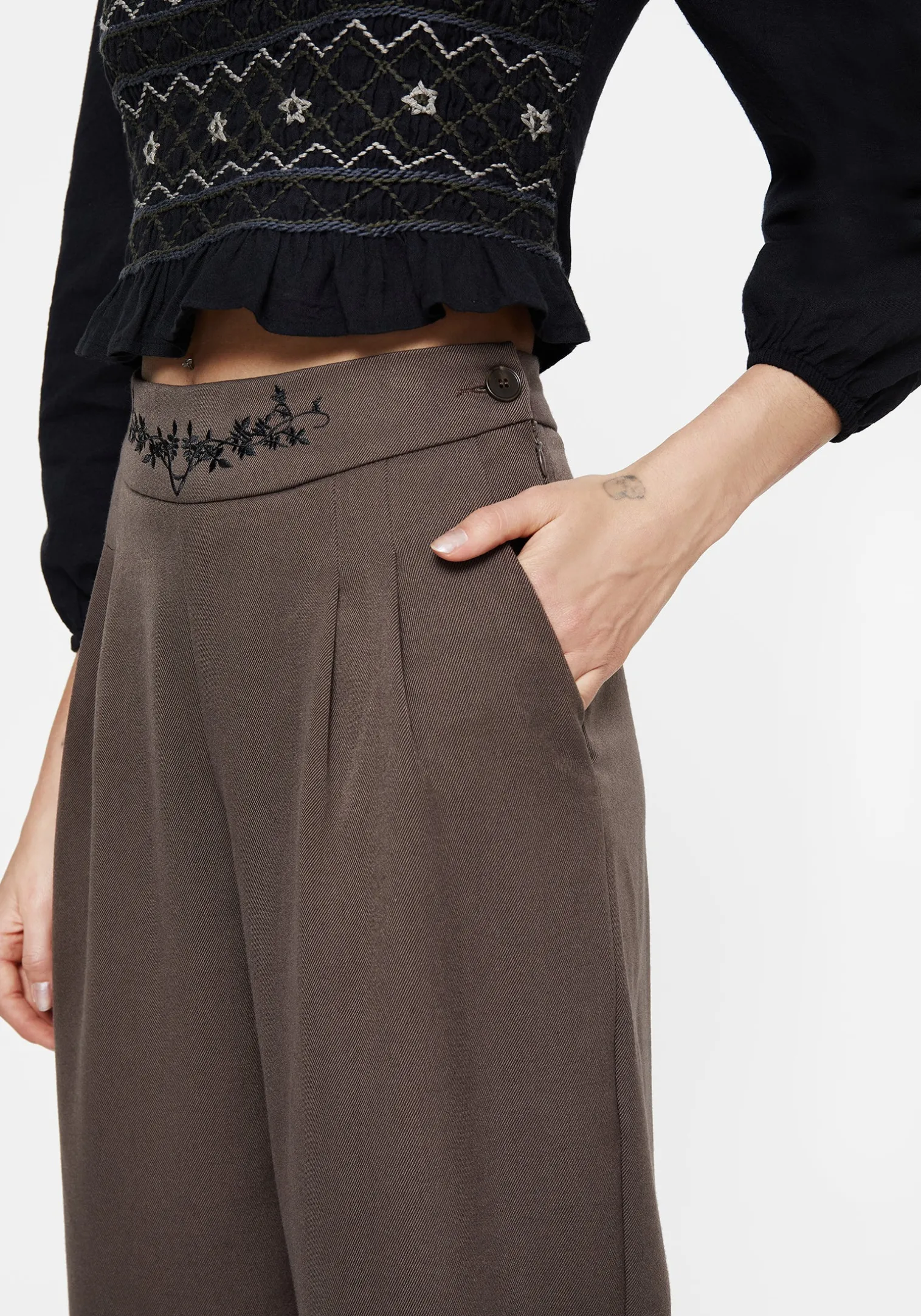 Woodruff Embroidered Balloon Leg Trouser